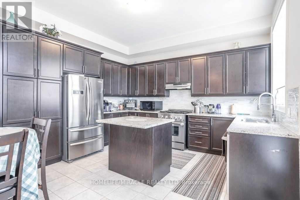 16 Lyle Way, Brampton, Ontario  L6X 5P8 - Photo 4 - W12951398