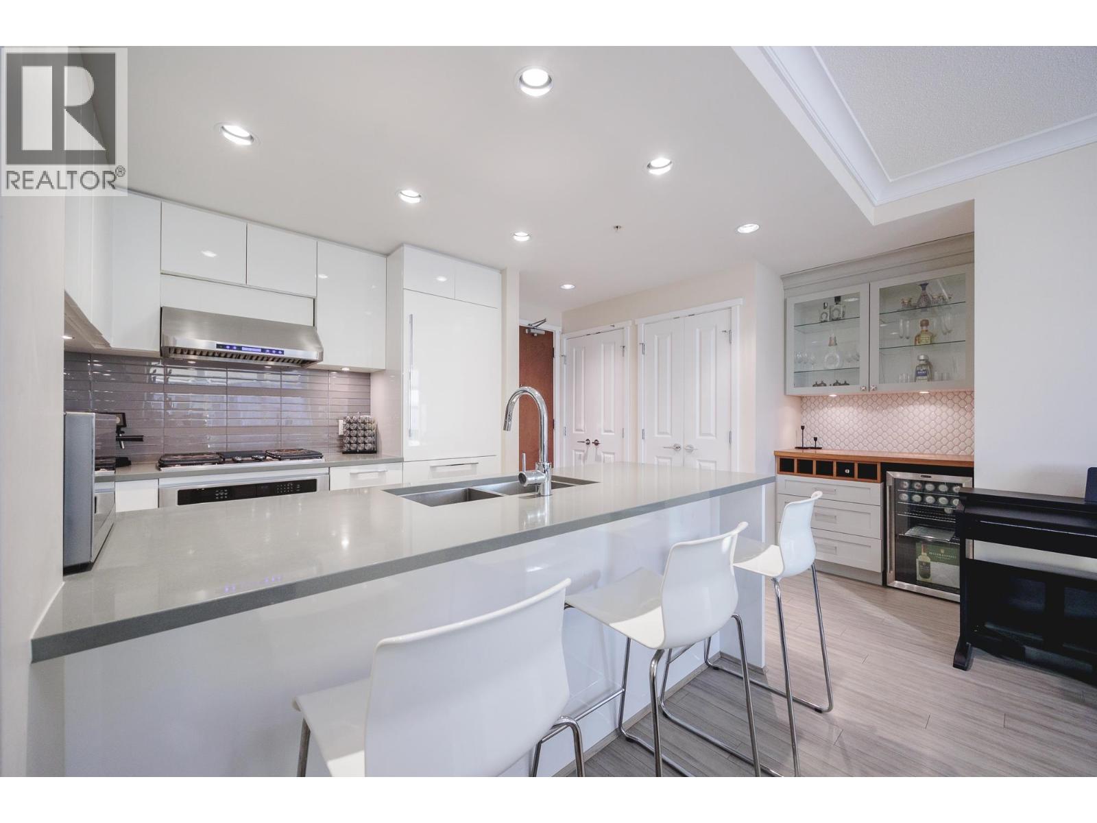 2205 3102 Windsor Gate, Coquitlam, British Columbia V3B 0J3 - Photo 6 - R3111725