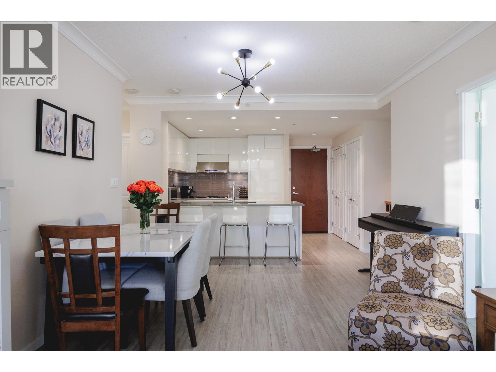 2205 3102 Windsor Gate, Coquitlam, British Columbia V3B 0J3 - Photo 9 - R3111725