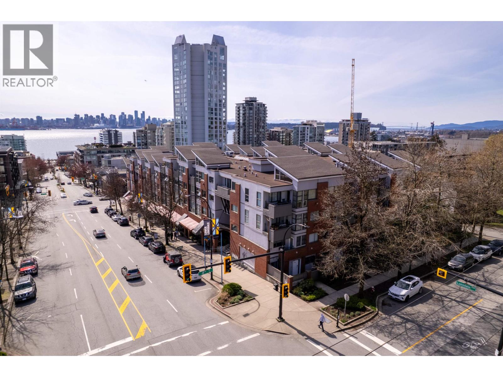 203 305 Lonsdale Avenue, North Vancouver, British Columbia V7M 2G3 - Photo 2 - R3111728