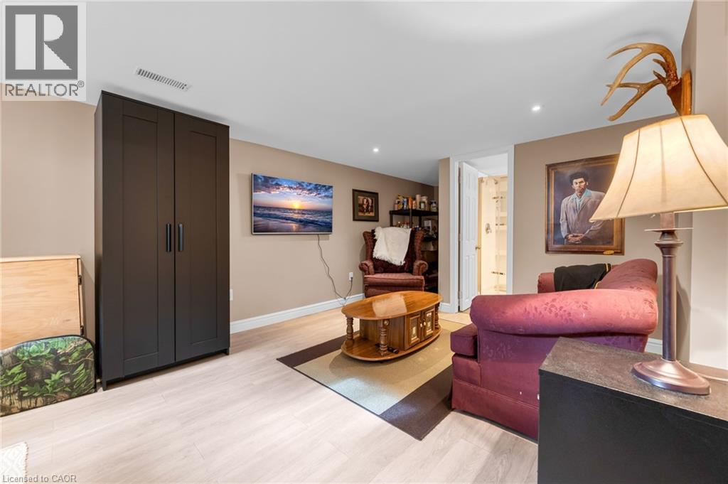 475 East 38th Street, Hamilton, Ontario  L8V 4G7 - Photo 26 - 40820915