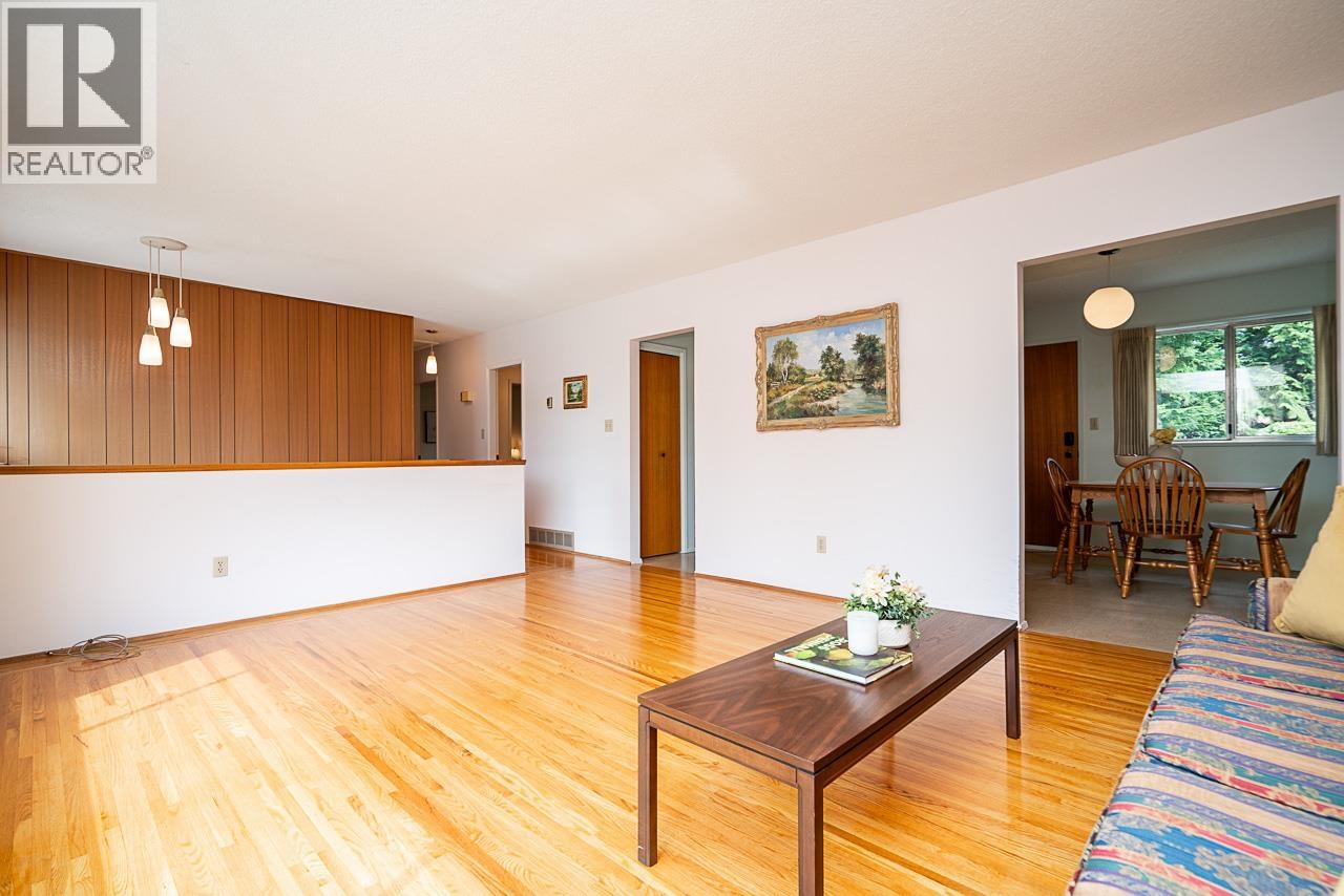 1634 Ross Road, North Vancouver, British Columbia  V7J 1V4 - Photo 10 - R3110908