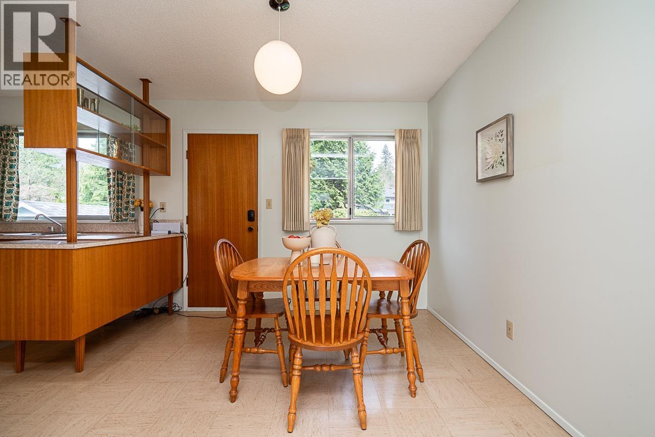 1634 Ross Road, North Vancouver, British Columbia  V7J 1V4 - Photo 11 - R3110908