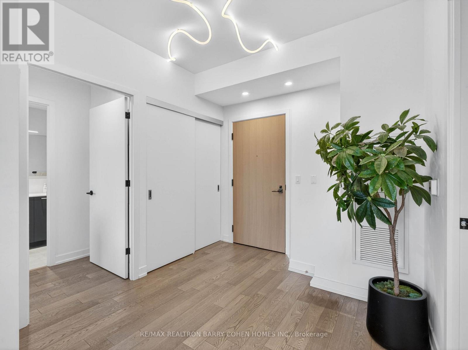 704 - 200 Sudbury Street, Toronto, Ontario M6J 0H1 - Photo 3 - C13002424