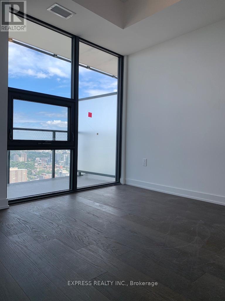 5613 - 11 Wellesley Street W, Toronto, Ontario  M4Y 0G4 - Photo 5 - C13002466