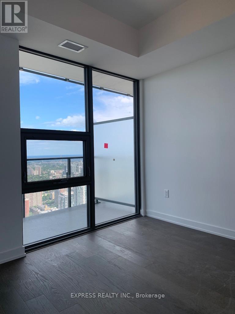 5613 - 11 Wellesley Street W, Toronto, Ontario  M4Y 0G4 - Photo 7 - C13002466