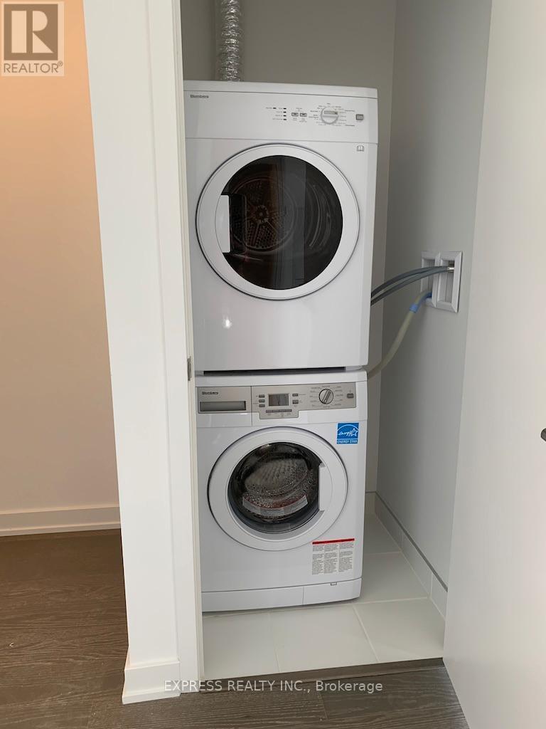 5613 - 11 Wellesley Street W, Toronto, Ontario  M4Y 0G4 - Photo 8 - C13002466