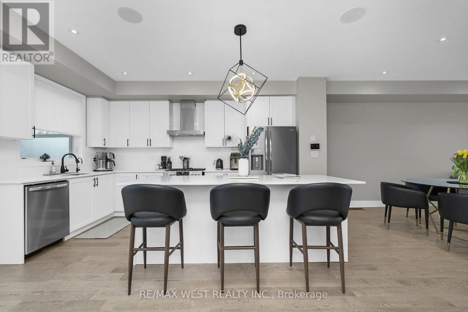 8208 Pine Valley Drive, Vaughan, Ontario  L4L 0H6 - Photo 17 - N13002288