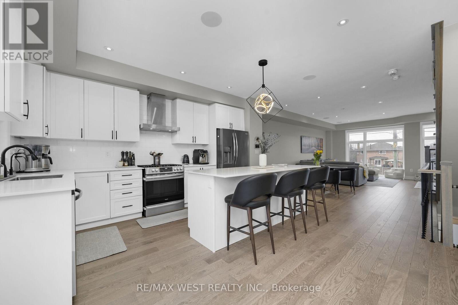 8208 Pine Valley Drive, Vaughan, Ontario  L4L 0H6 - Photo 18 - N13002288