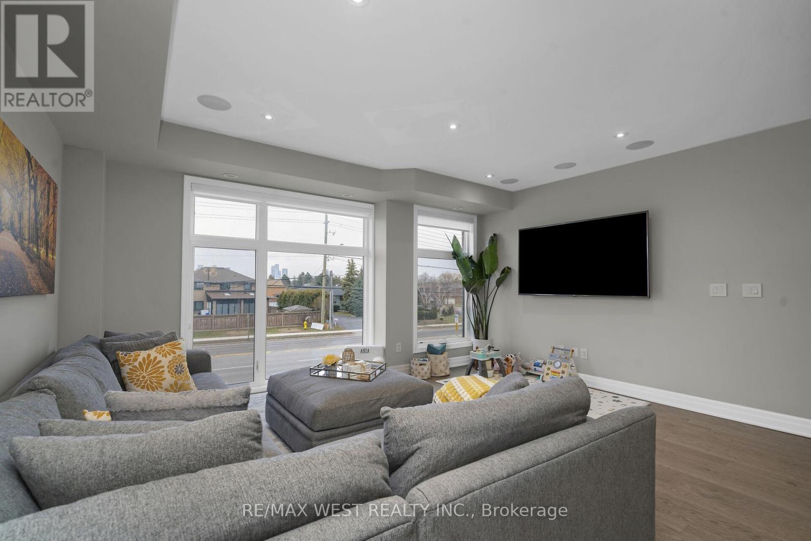 8208 Pine Valley Drive, Vaughan, Ontario  L4L 0H6 - Photo 9 - N13002288