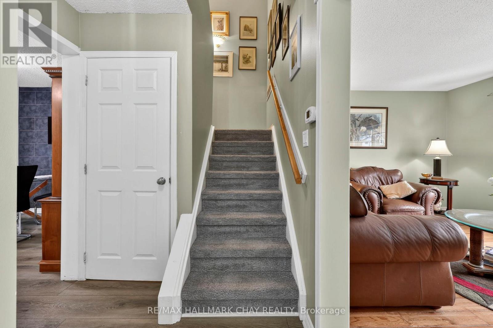 15 Wilde Place, Barrie, Ontario  L4N 4W6 - Photo 4 - S12970802