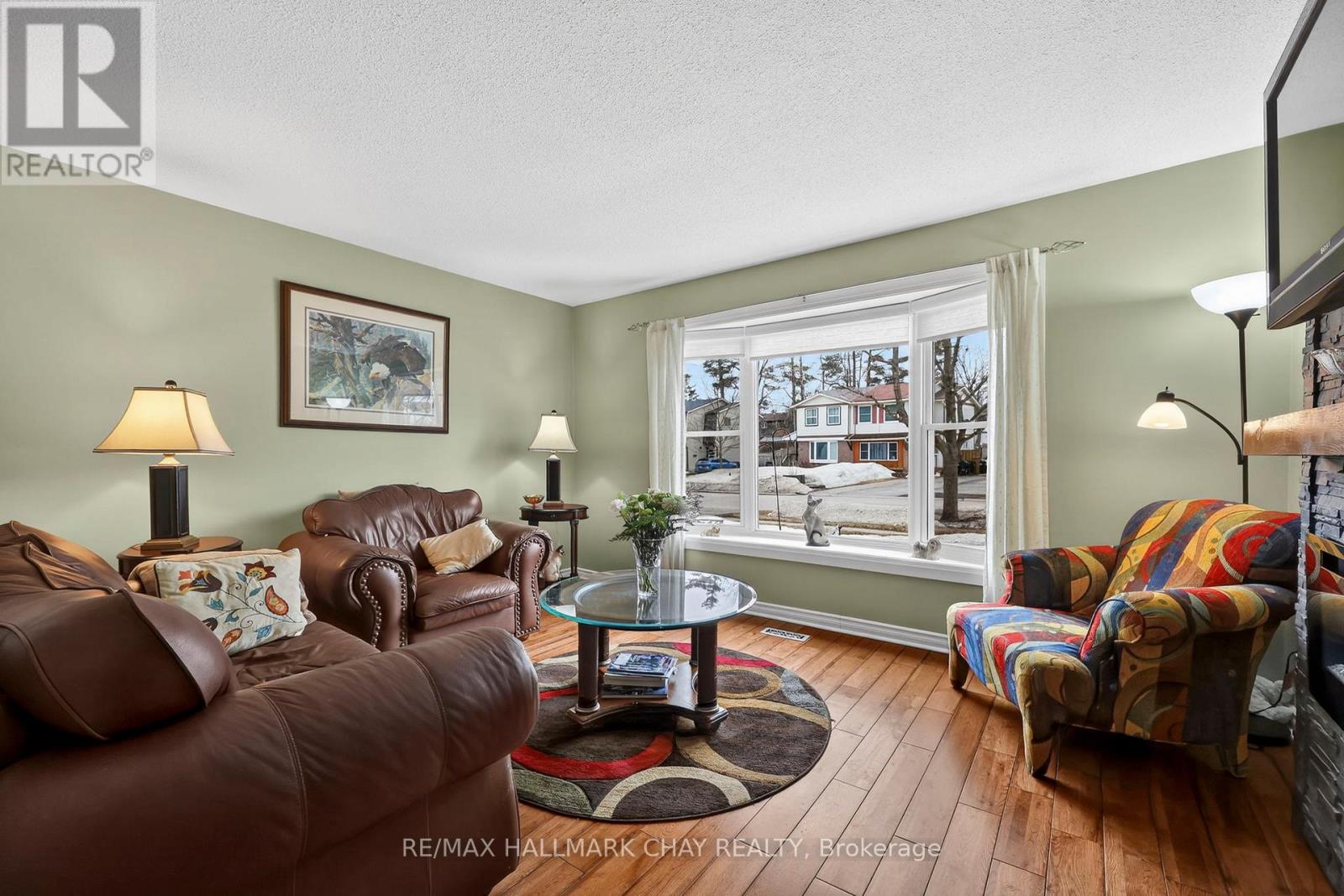 15 Wilde Place, Barrie, Ontario  L4N 4W6 - Photo 5 - S12970802