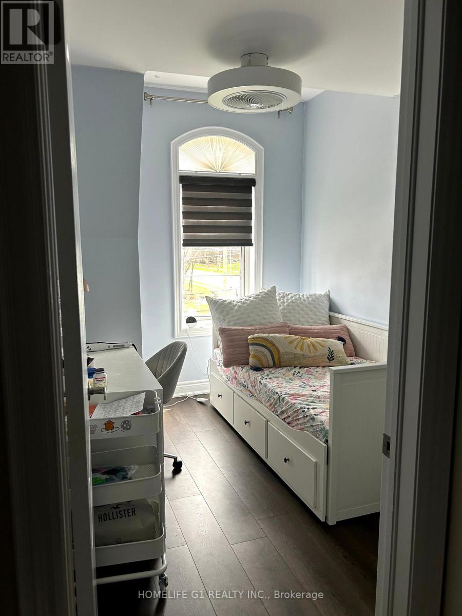 67 Dryden Way, Toronto, Ontario  M9R 0B2 - Photo 9 - W12993442