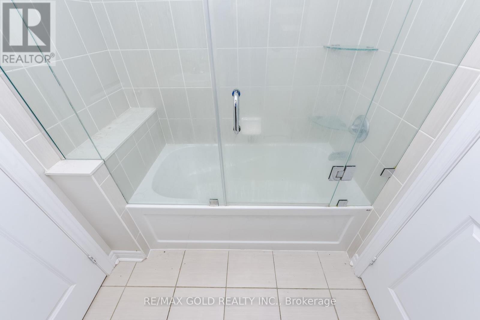 5 Remembrance Road, Brampton, Ontario  L7A 4Z1 - Photo 11 - W12994718