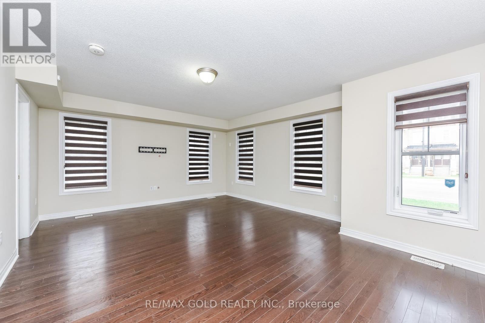 5 Remembrance Road, Brampton, Ontario  L7A 4Z1 - Photo 9 - W12994718