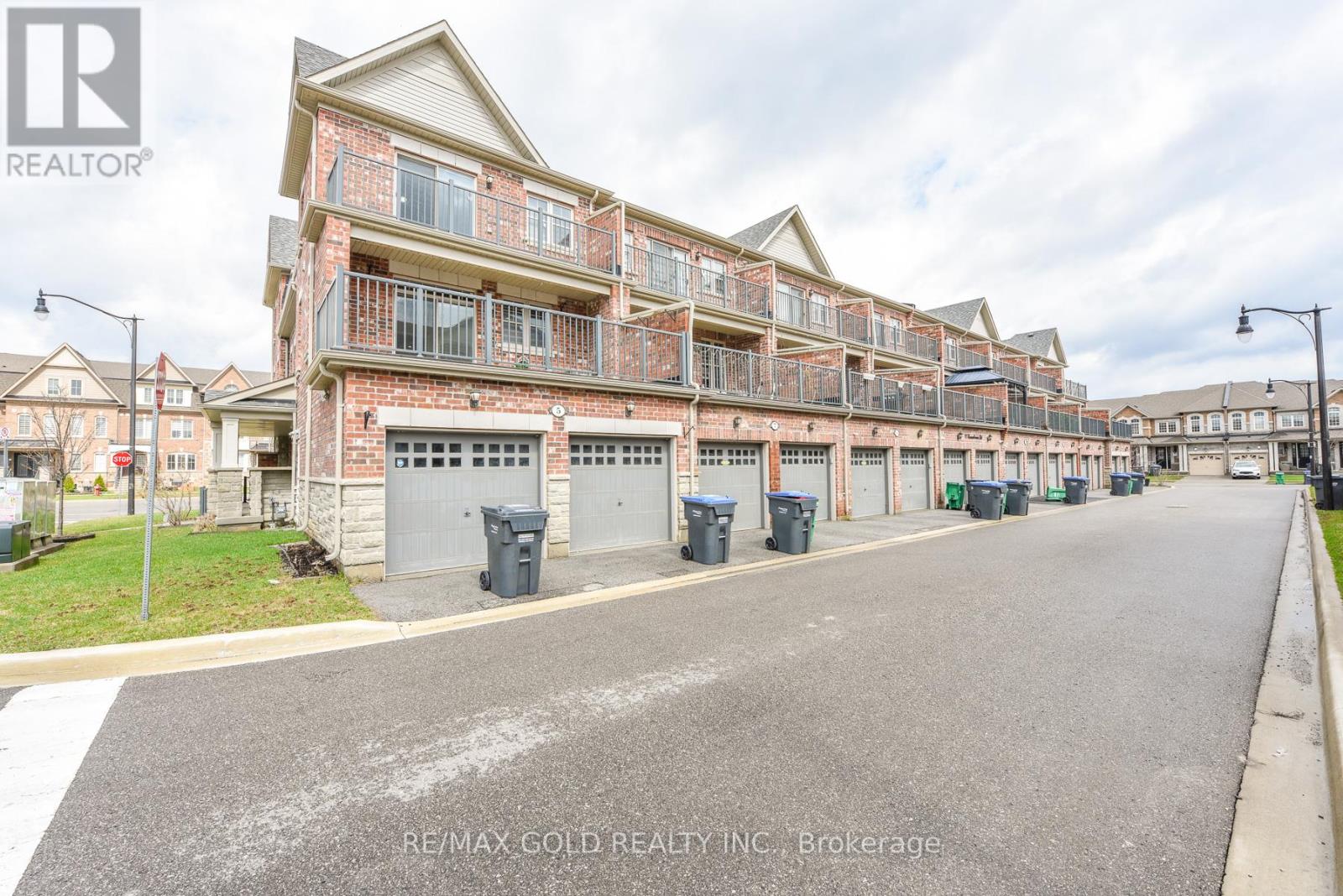 5 Remembrance Road, Brampton, Ontario  L7A 4Z1 - Photo 3 - W12994718