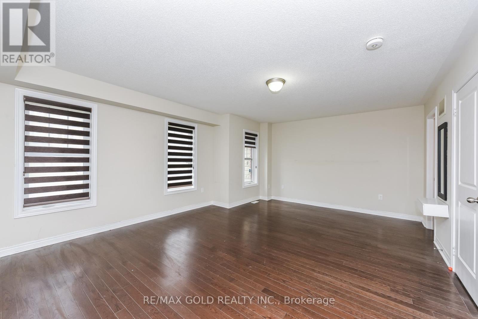 5 Remembrance Road, Brampton, Ontario  L7A 4Z1 - Photo 8 - W12994718