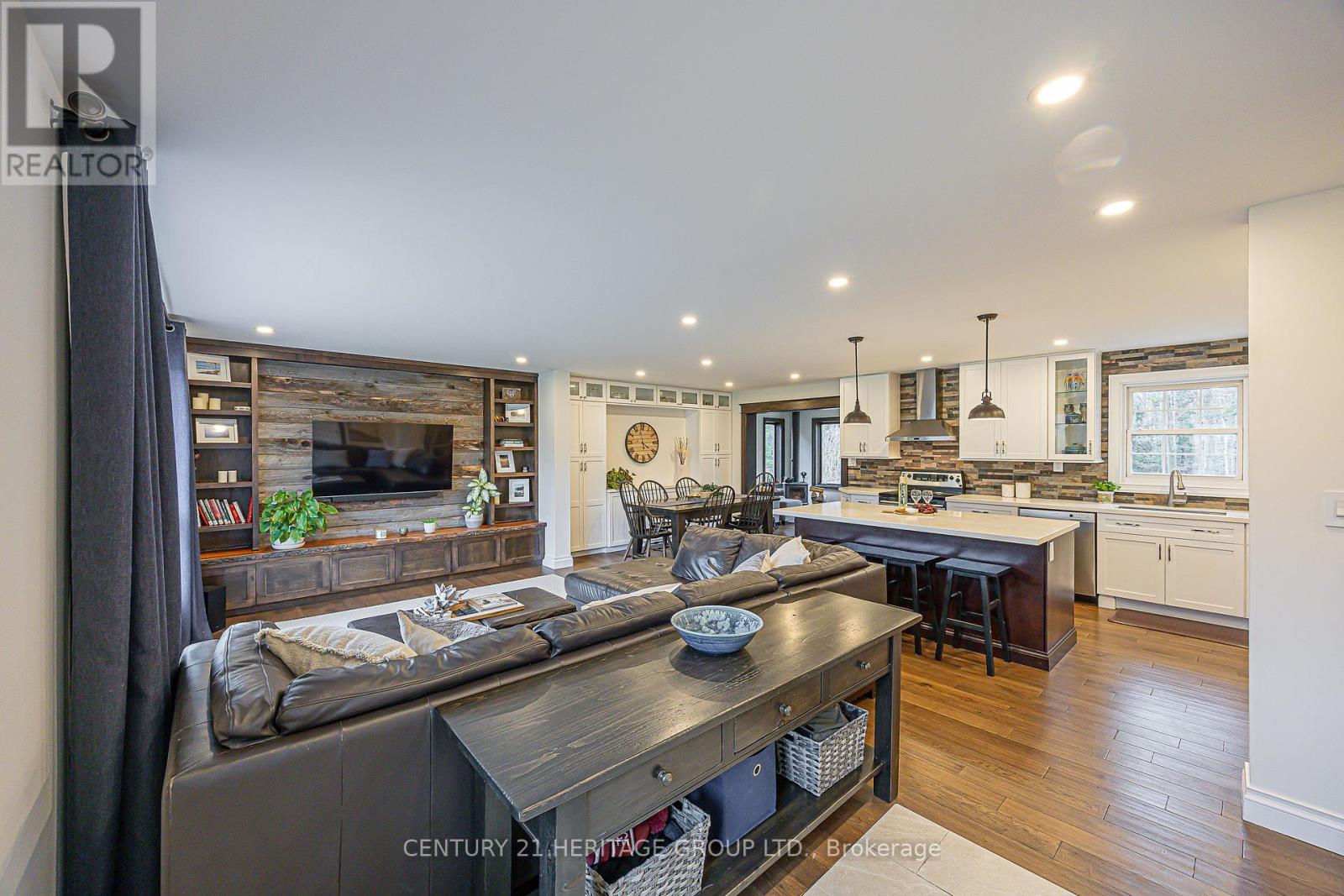 23 Amberglen Court, East Gwillimbury, Ontario  L9N 1J6 - Photo 4 - N13002502