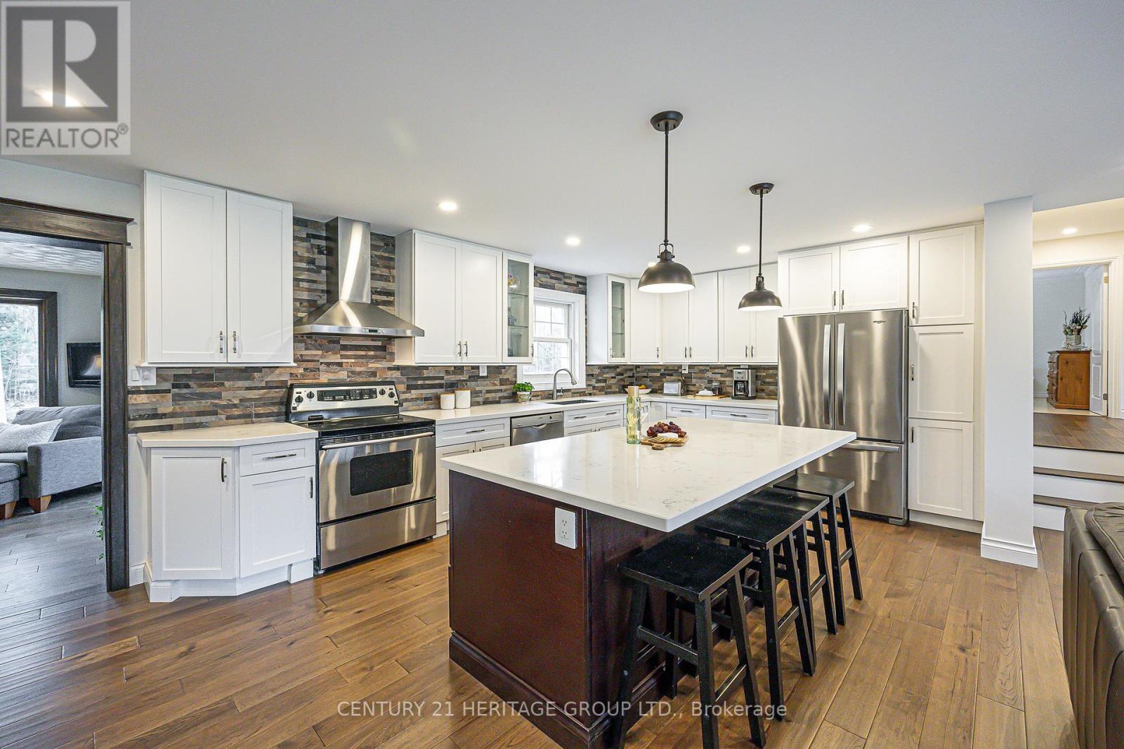 23 Amberglen Court, East Gwillimbury, Ontario  L9N 1J6 - Photo 6 - N13002502