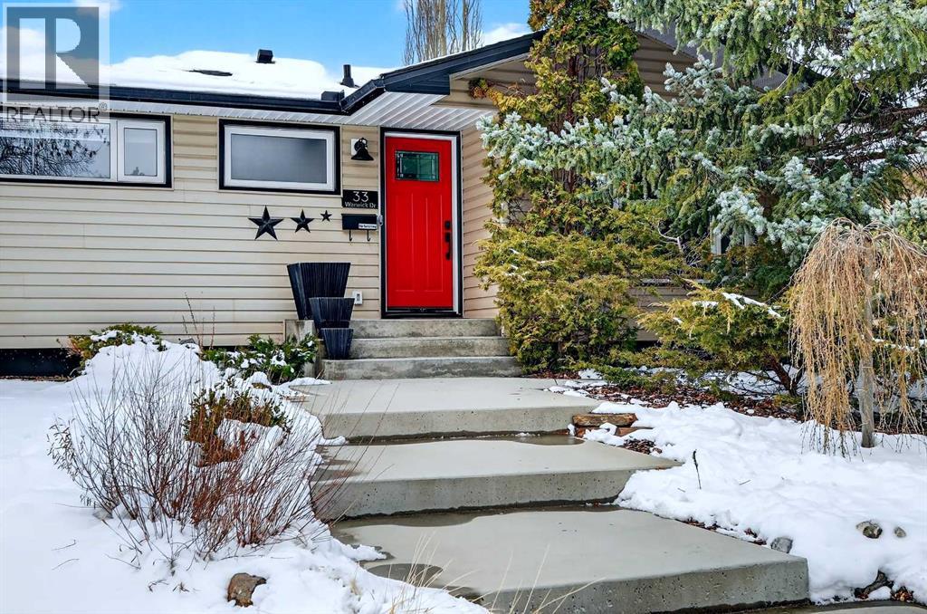 33 Warwick Drive Sw, Calgary, Alberta  T3C 2R5 - Photo 2 - A2297421