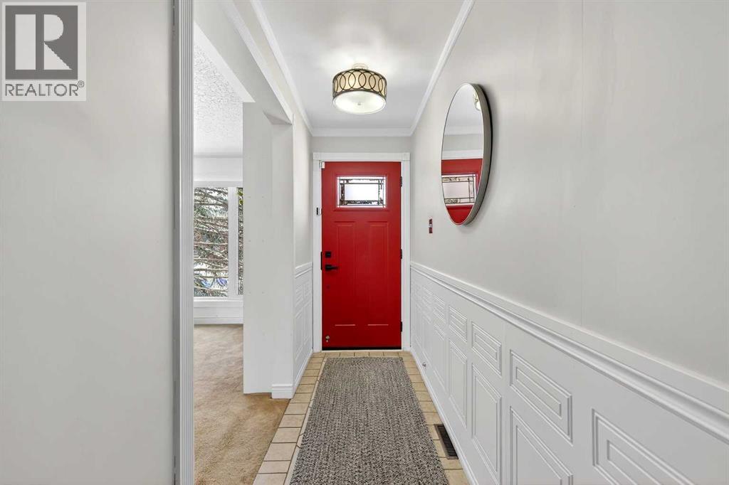 33 Warwick Drive Sw, Calgary, Alberta  T3C 2R5 - Photo 5 - A2297421