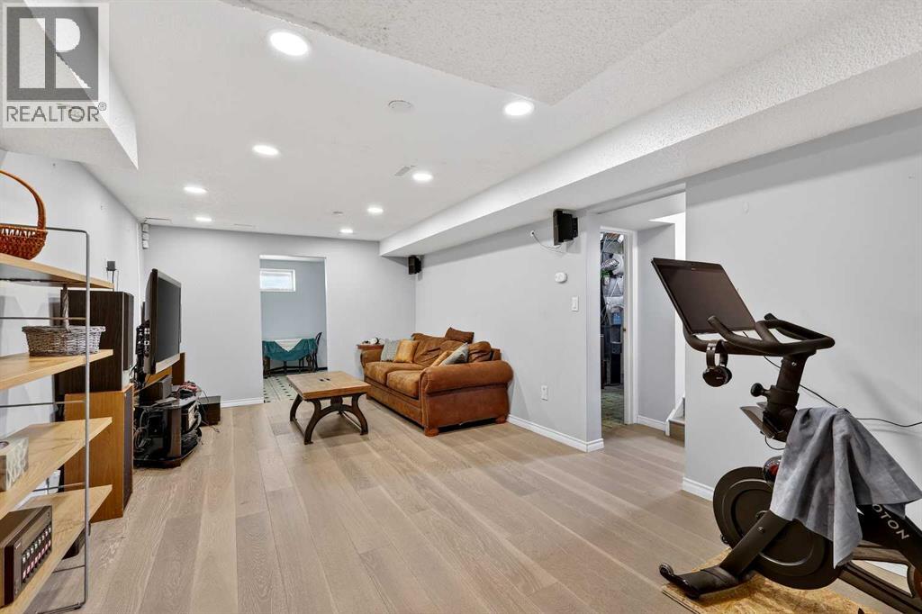 33 Warwick Drive Sw, Calgary, Alberta  T3C 2R5 - Photo 32 - A2297421