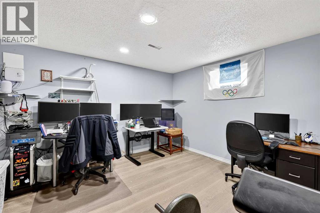 33 Warwick Drive Sw, Calgary, Alberta  T3C 2R5 - Photo 39 - A2297421