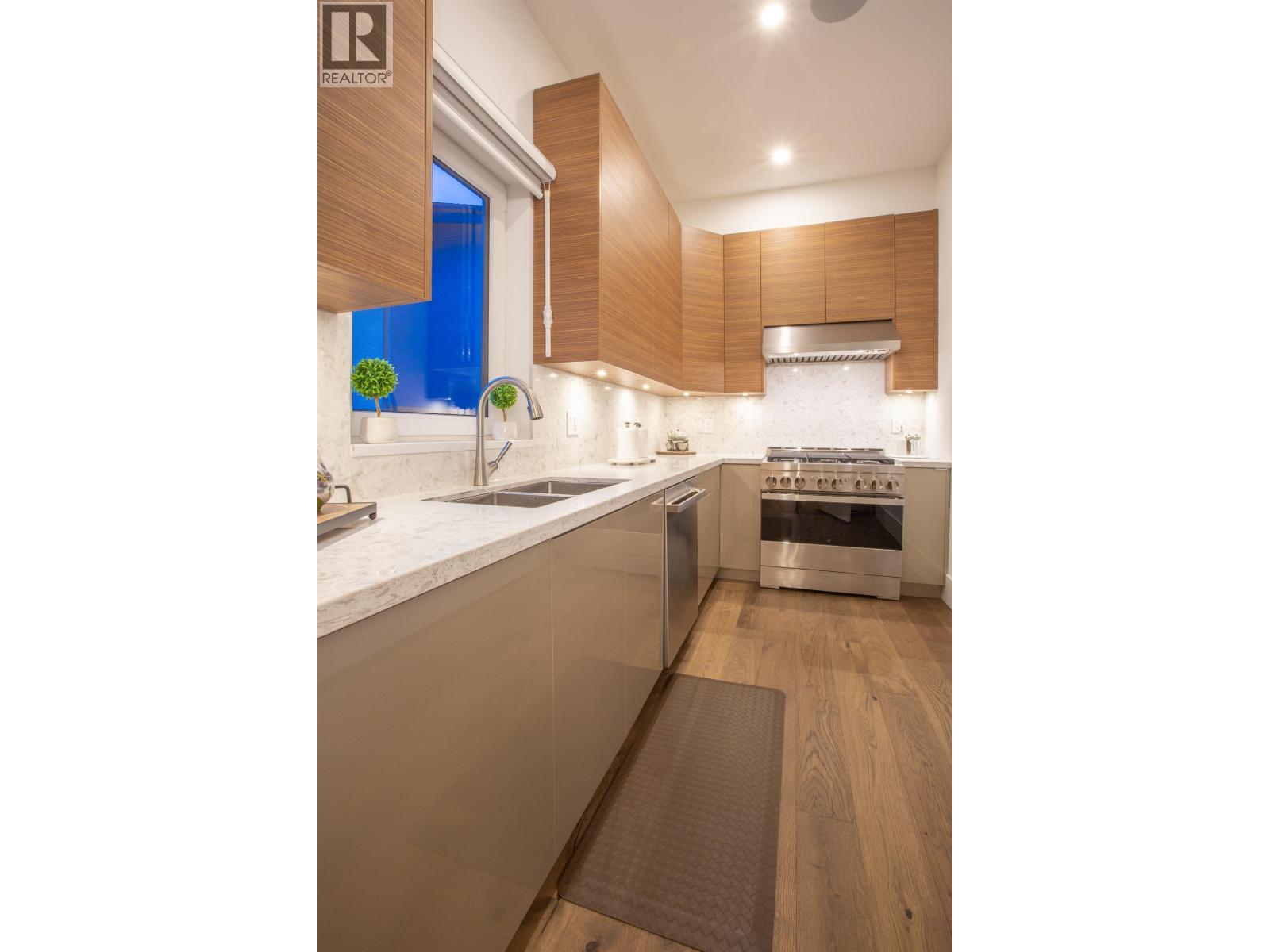 602 Midvale Street, Coquitlam, British Columbia  V3J 6L9 - Photo 9 - R3111590