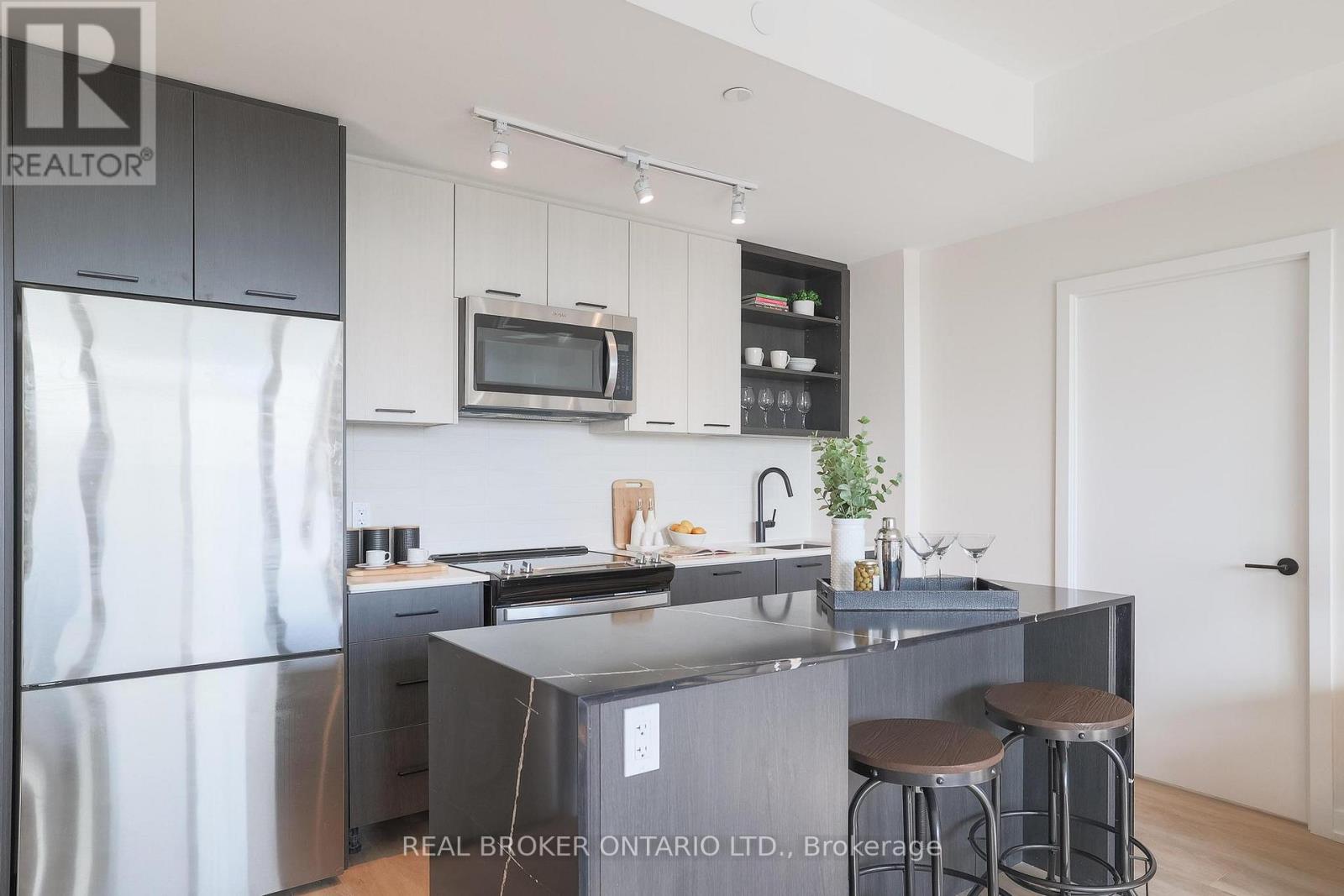 915 - 2300 St Clair Avenue W, Toronto, Ontario  M6N 0B3 - Photo 4 - W13002506