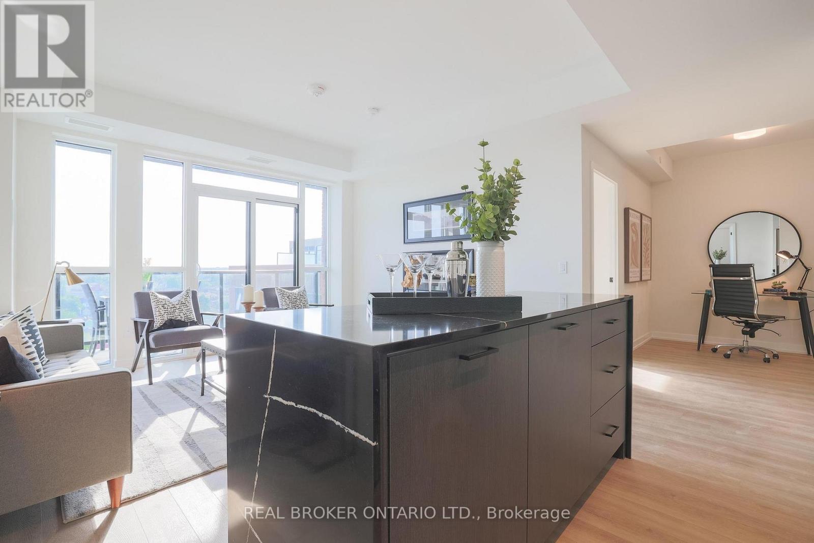 915 - 2300 St Clair Avenue W, Toronto, Ontario  M6N 0B3 - Photo 7 - W13002506