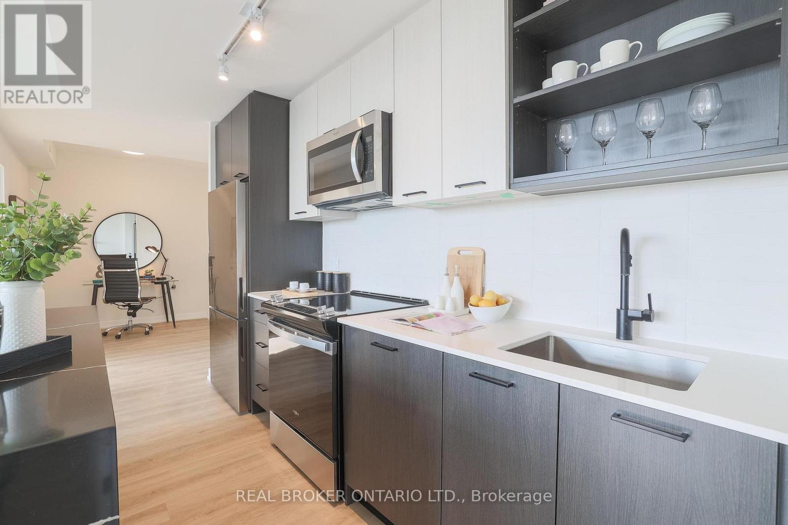 915 - 2300 St Clair Avenue W, Toronto, Ontario  M6N 0B3 - Photo 8 - W13002506