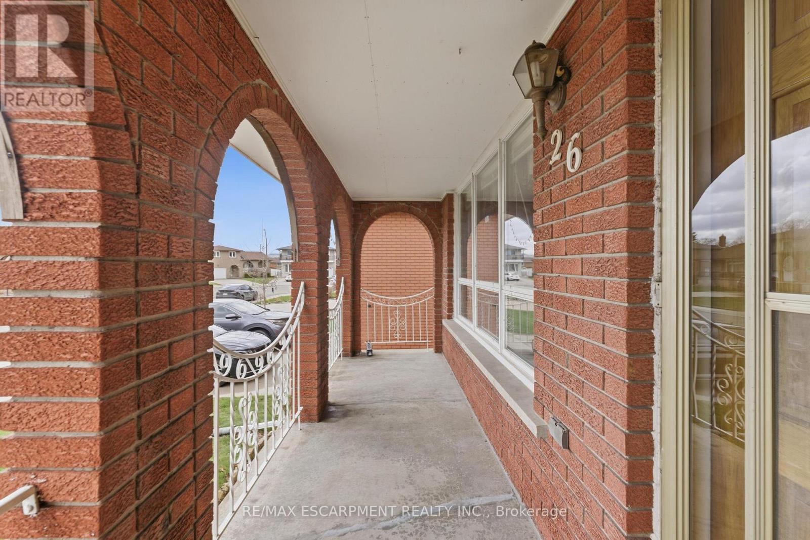 26 Adorn Court, Hamilton, Ontario  L8E 3N2 - Photo 3 - X13002414