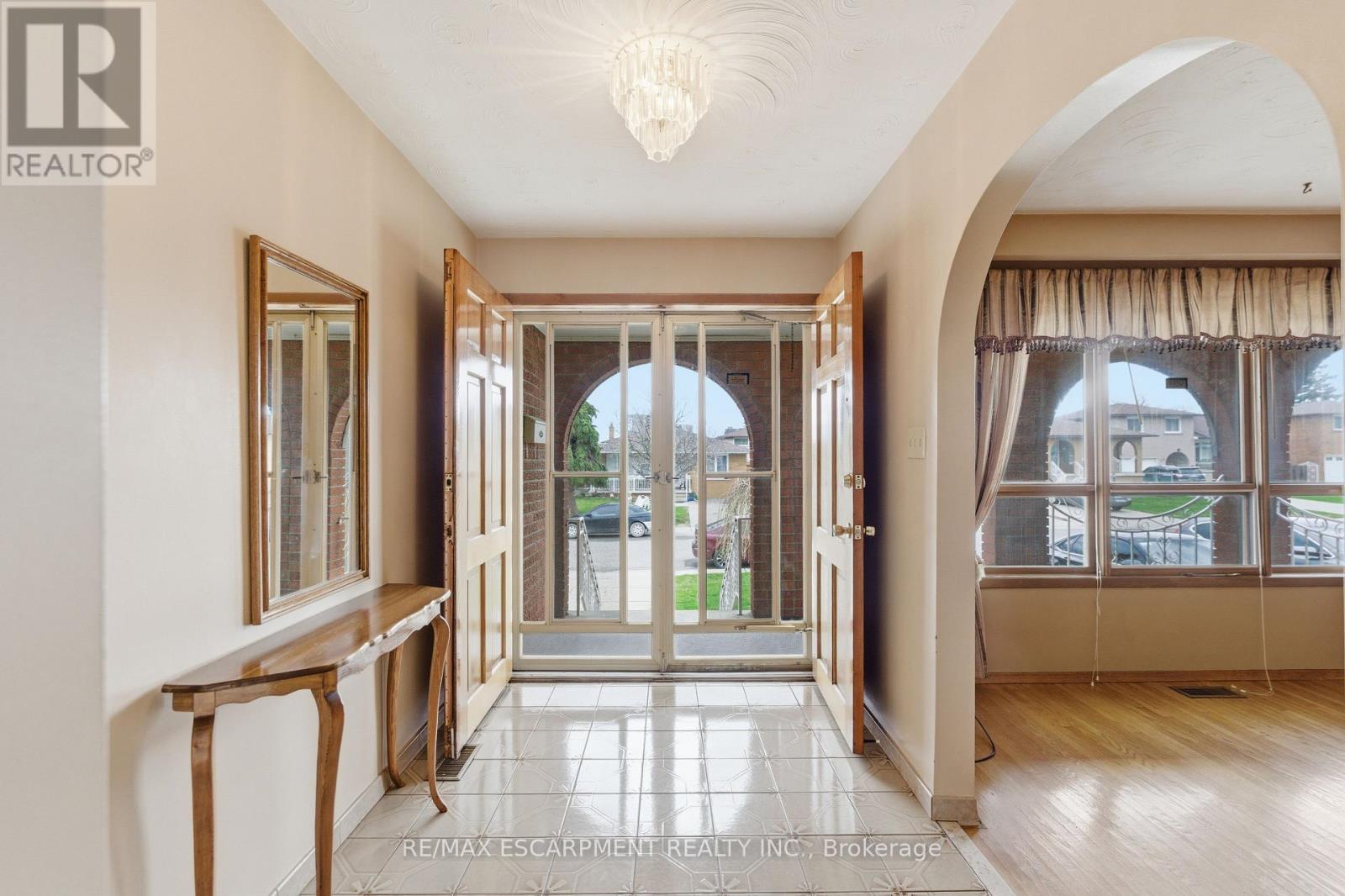 26 Adorn Court, Hamilton, Ontario  L8E 3N2 - Photo 4 - X13002414