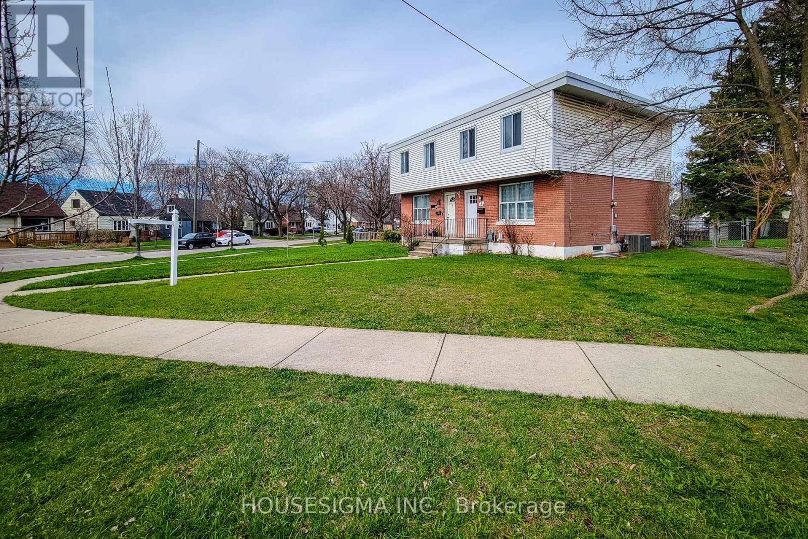 5 Martha Street, Hamilton, Ontario  L8H 2B7 - Photo 3 - X13002440