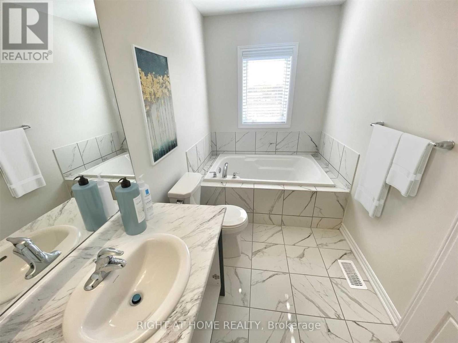 242 Explorer Way, Thorold, Ontario  L2V 0K2 - Photo 12 - X13002456