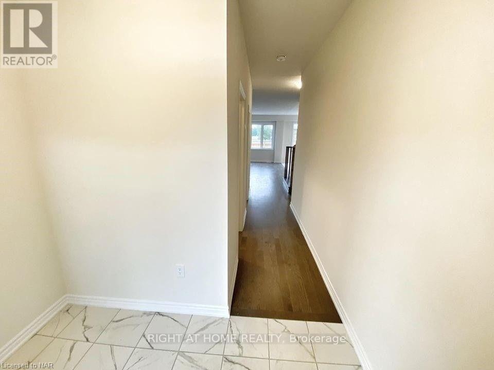 242 Explorer Way, Thorold, Ontario  L2V 0K2 - Photo 4 - X13002456