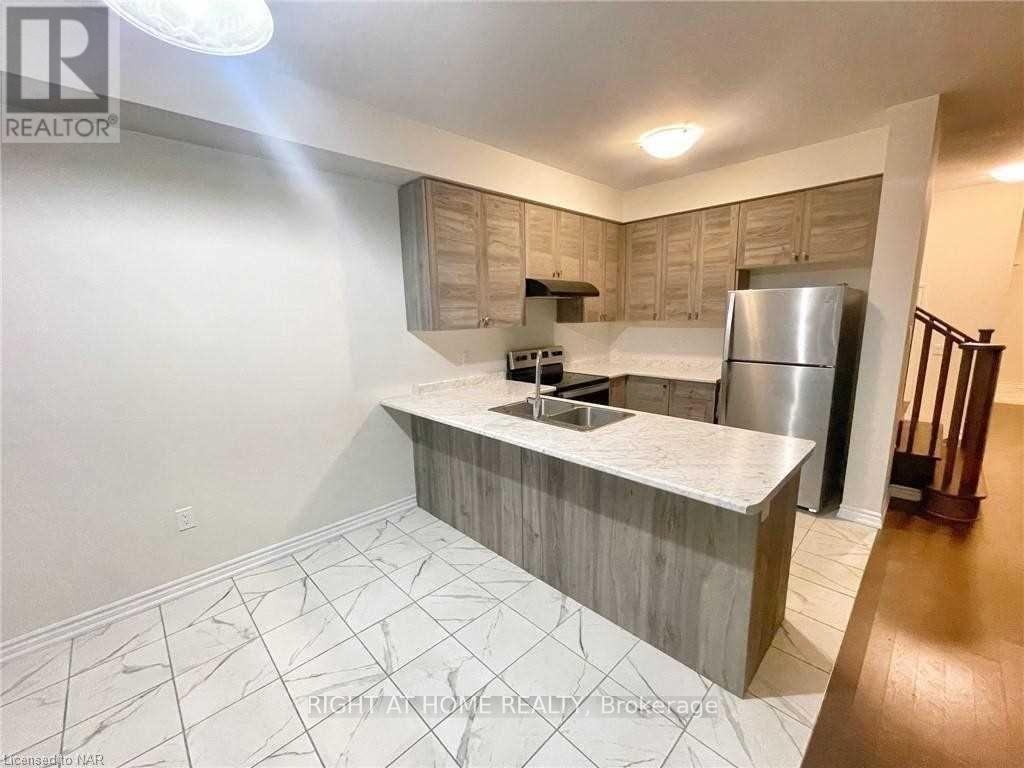 242 Explorer Way, Thorold, Ontario  L2V 0K2 - Photo 7 - X13002456