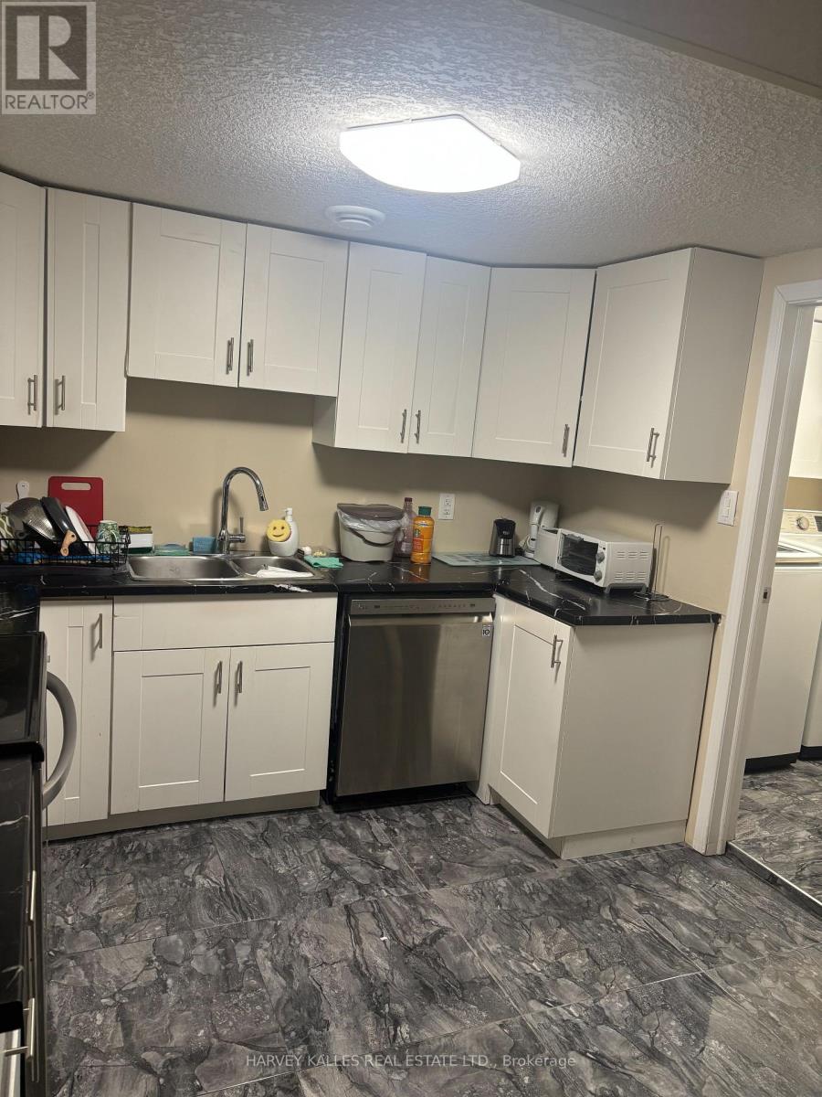 Photo 17 of 22 for 1330 Highbury Avenue N