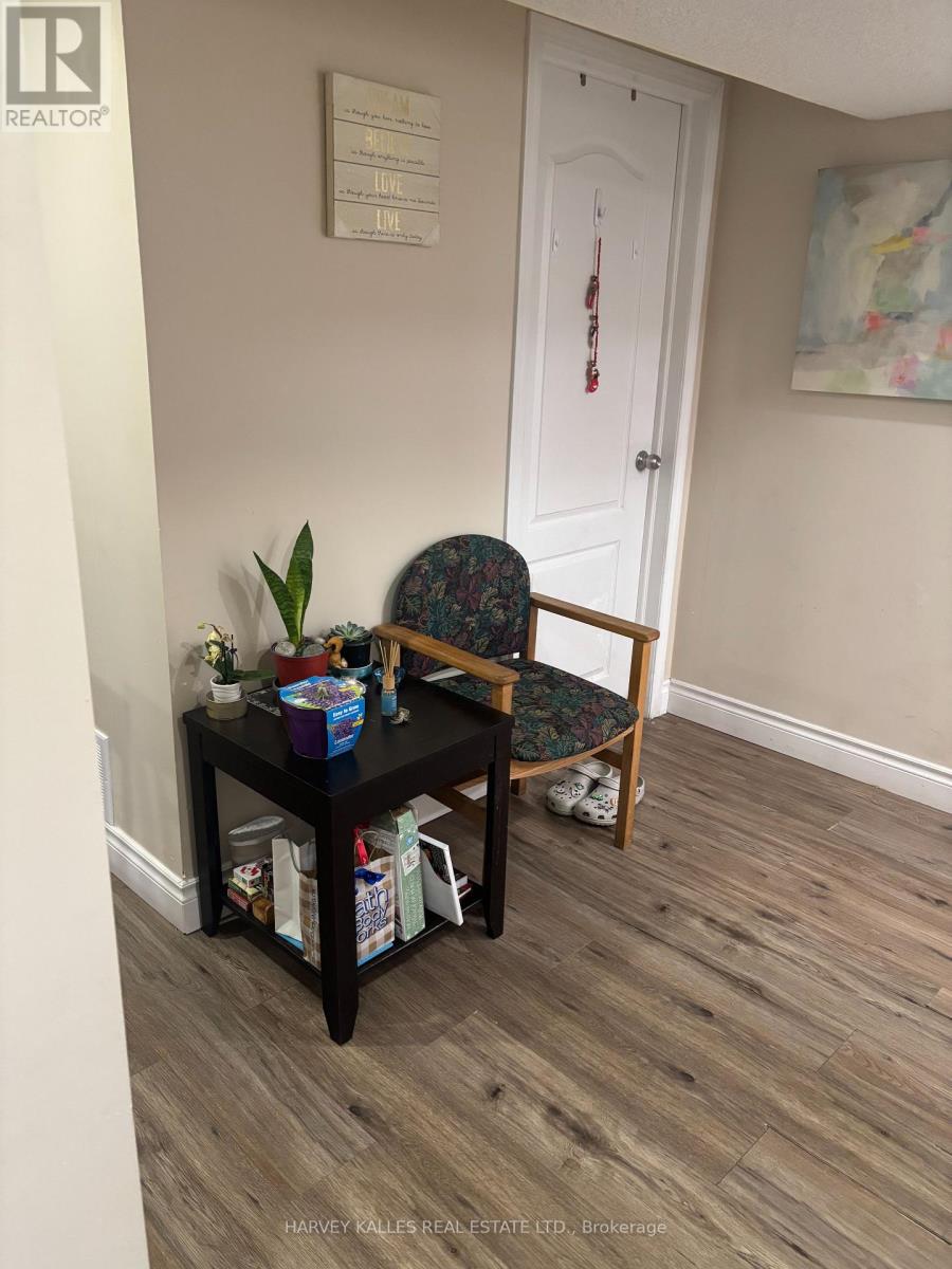 Photo 21 of 22 for 1330 Highbury Avenue N