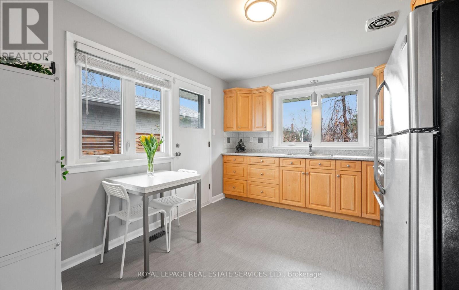 22 Arbroath Crescent, Toronto, Ontario  M9C 2T1 - Photo 13 - W13000200