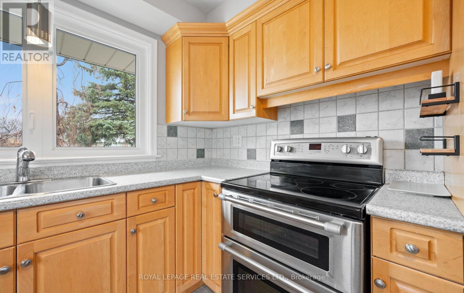 22 Arbroath Crescent, Toronto, Ontario  M9C 2T1 - Photo 15 - W13000200