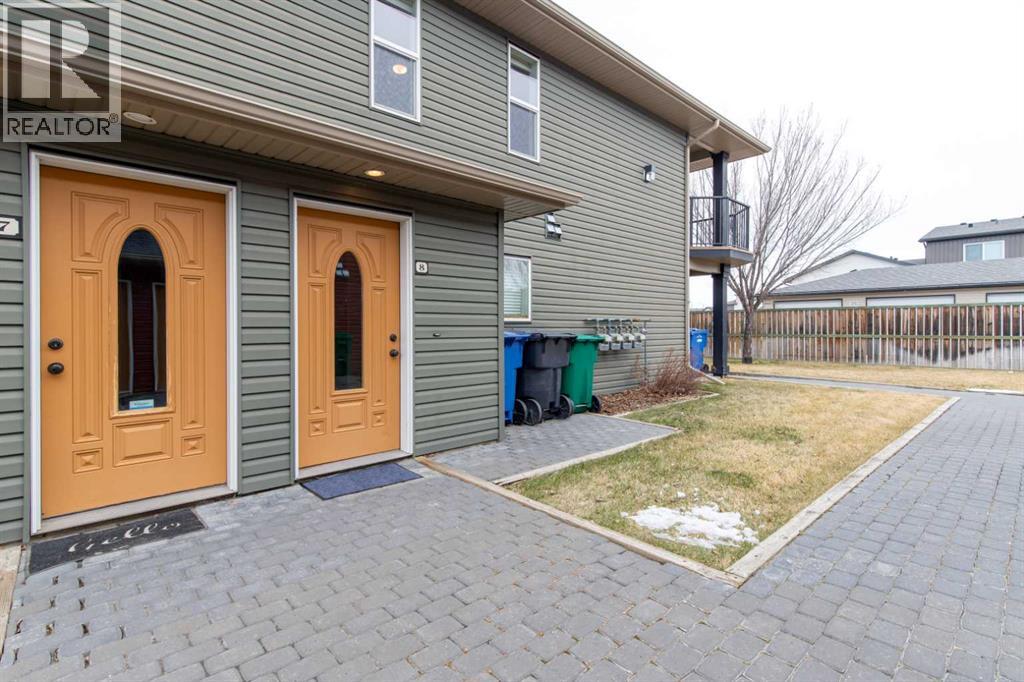 8, 895 Mount Sundance Manor W, Lethbridge, Alberta  T1J 1X7 - Photo 4 - A2291396