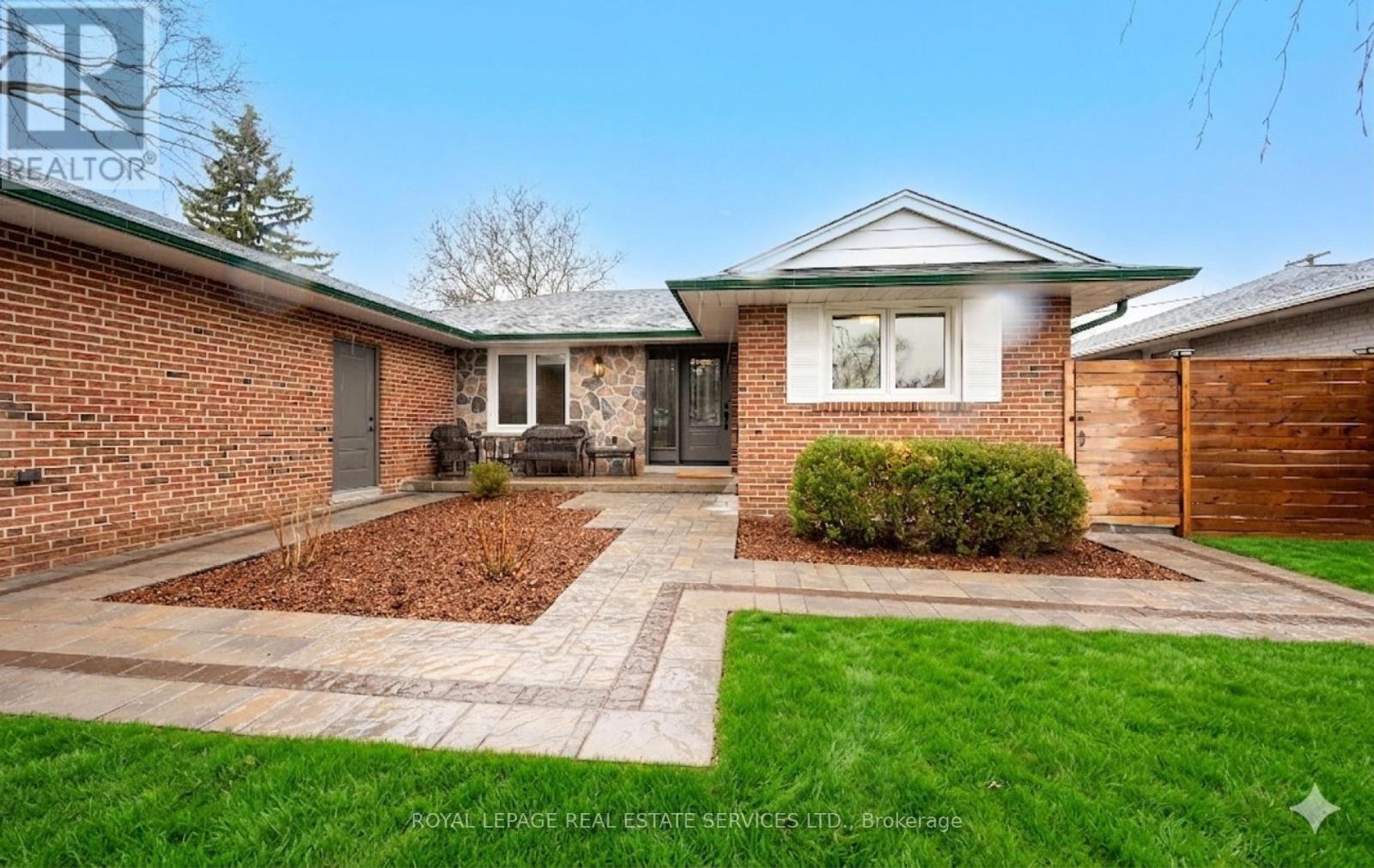 22 Arbroath Crescent, Toronto, Ontario  M9C 2T1 - Photo 4 - W13000200