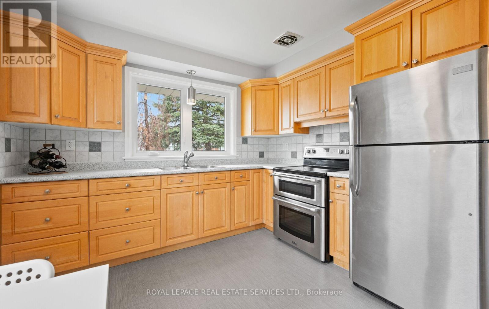 22 Arbroath Crescent, Toronto, Ontario  M9C 2T1 - Photo 14 - W13000200