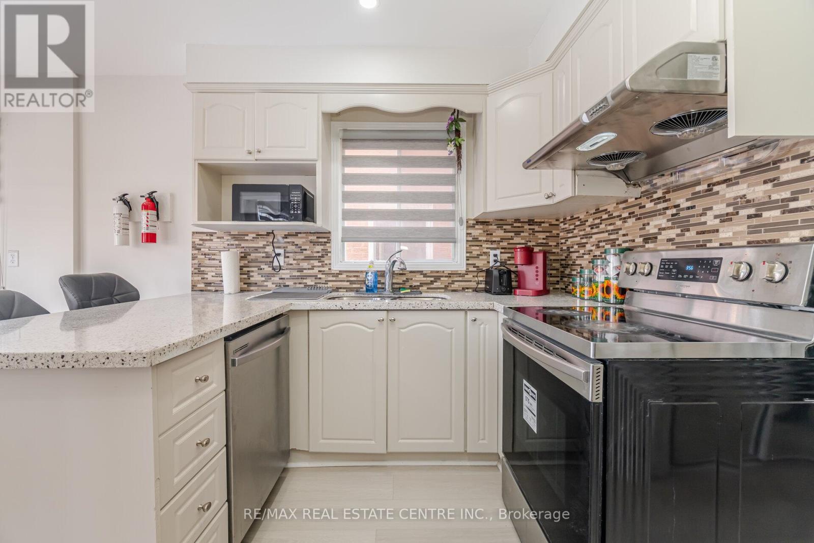 48 Cortez Court, Brampton, Ontario  L6X 3Y9 - Photo 10 - W13002378