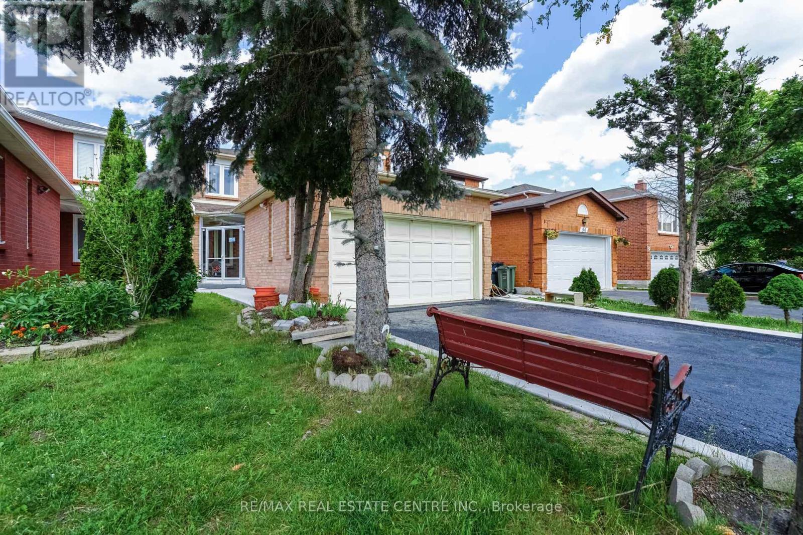 48 Cortez Court, Brampton, Ontario  L6X 3Y9 - Photo 5 - W13002378