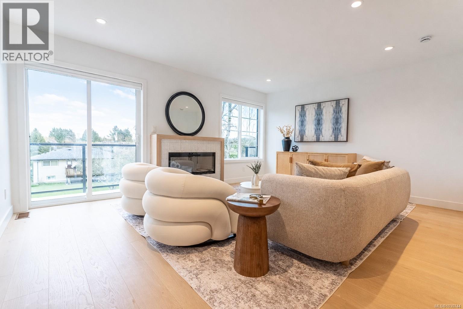 U8 3907 Cedar Hill Rd, Saanich, British Columbia  V8P 3Z8 - Photo 4 - 1030744