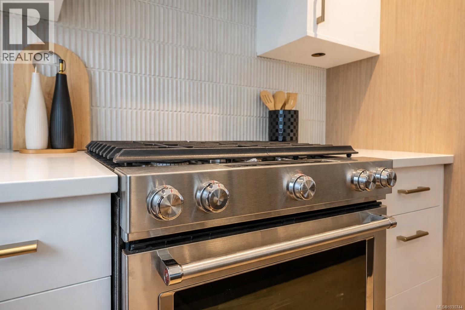 U8 3907 Cedar Hill Rd, Saanich, British Columbia  V8P 3Z8 - Photo 11 - 1030744