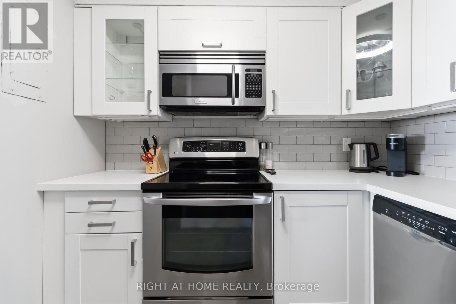 1706 - 975 Warwick Court, Burlington, Ontario  L7T 3Z7 - Photo 14 - W13002246