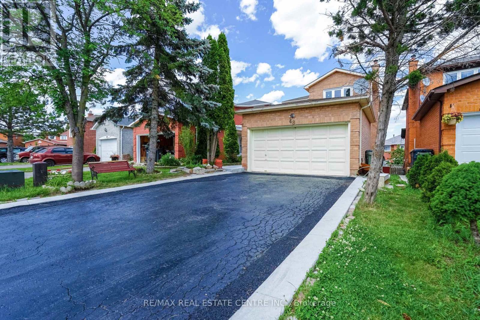 48 Cortez Court, Brampton, Ontario  L6X 3Y9 - Photo 4 - W13002378